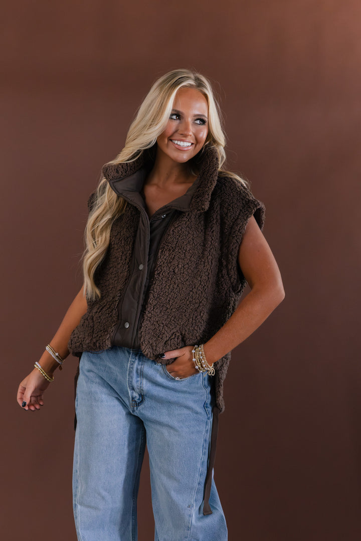 Cabin Fever Sherpa Vest (Mocha)