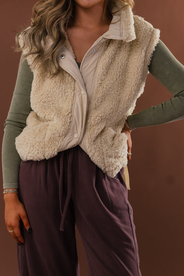 Cabin Fever Sherpa Vest (Fawn)