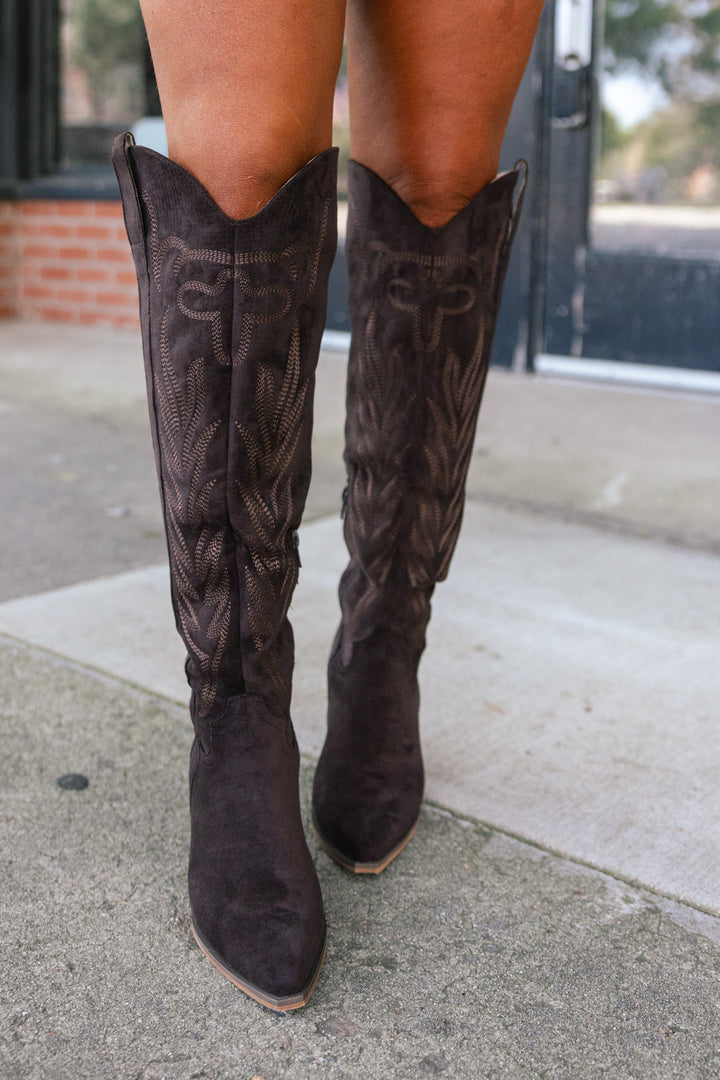 Bronco Cowboy Boots (Chocolate)