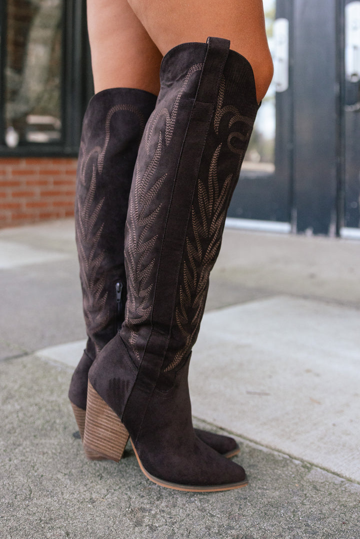 Bronco Cowboy Boots (Chocolate)