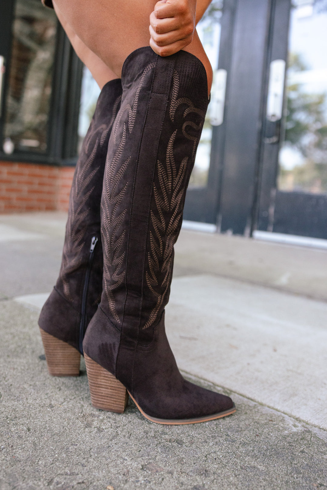 Bronco Cowboy Boots (Chocolate)