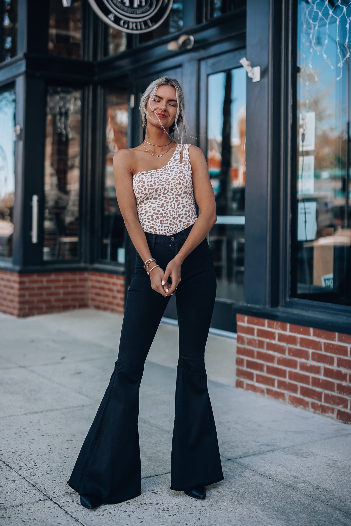 what to wear with flare jeans - flare pants outfit ideas you will love
